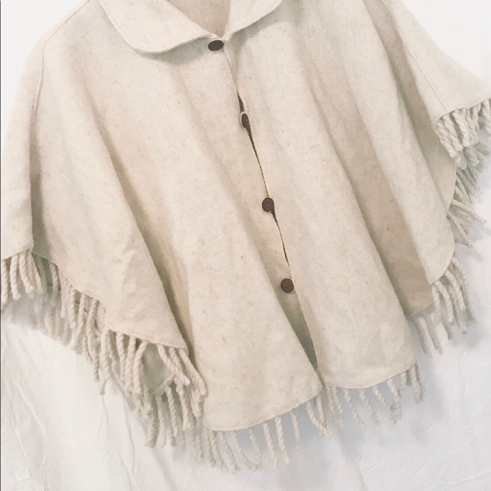 Vintage handcrafted wool poncho - Picture 5 of 10
